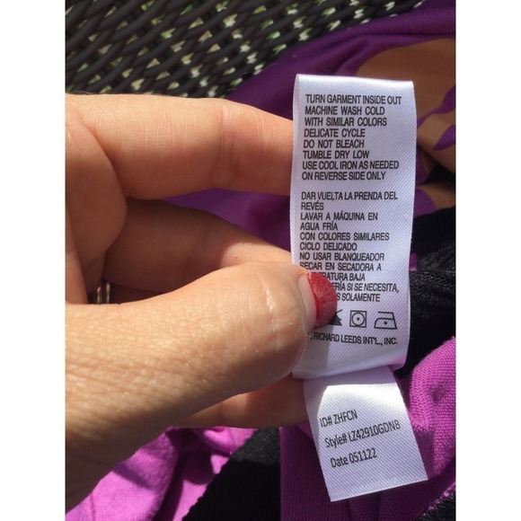 Disney Nightmare Before Christmas 2X NEW womens sleep shirt black fuchsia socks - Picture 13 of 14